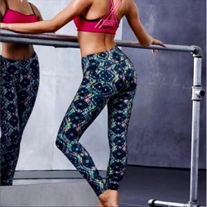 NWOT Victoria’s Secret VSX Knockout Tribal Kaleidoscope Leggings Tights XS